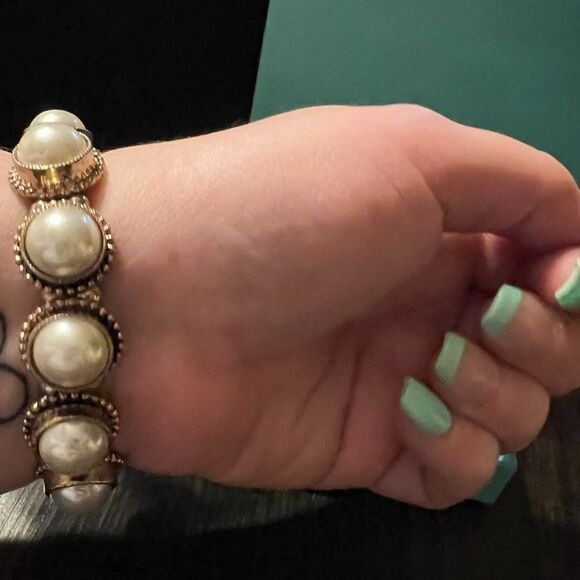 Gorgeous faux Pearl bracelet - Picture 3 of 3